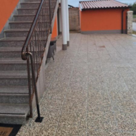 Apartment Dorina Buje Luaran gambar