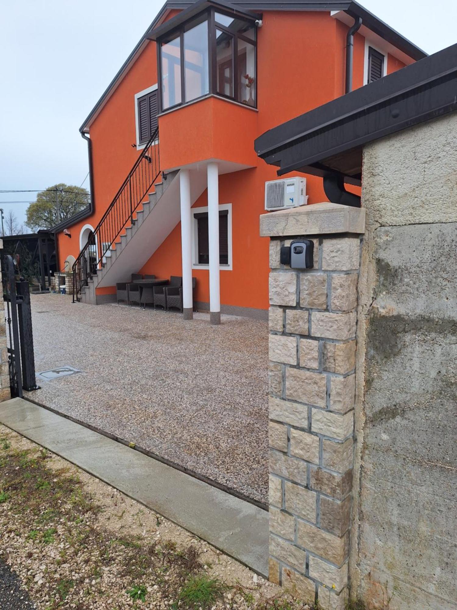 Apartment Dorina Buje Luaran gambar