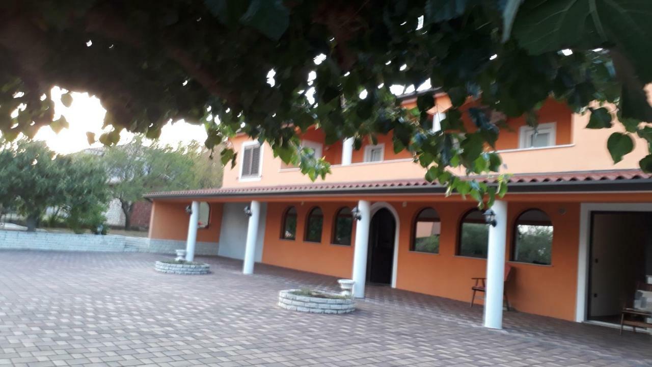 Apartment Dorina Buje Luaran gambar